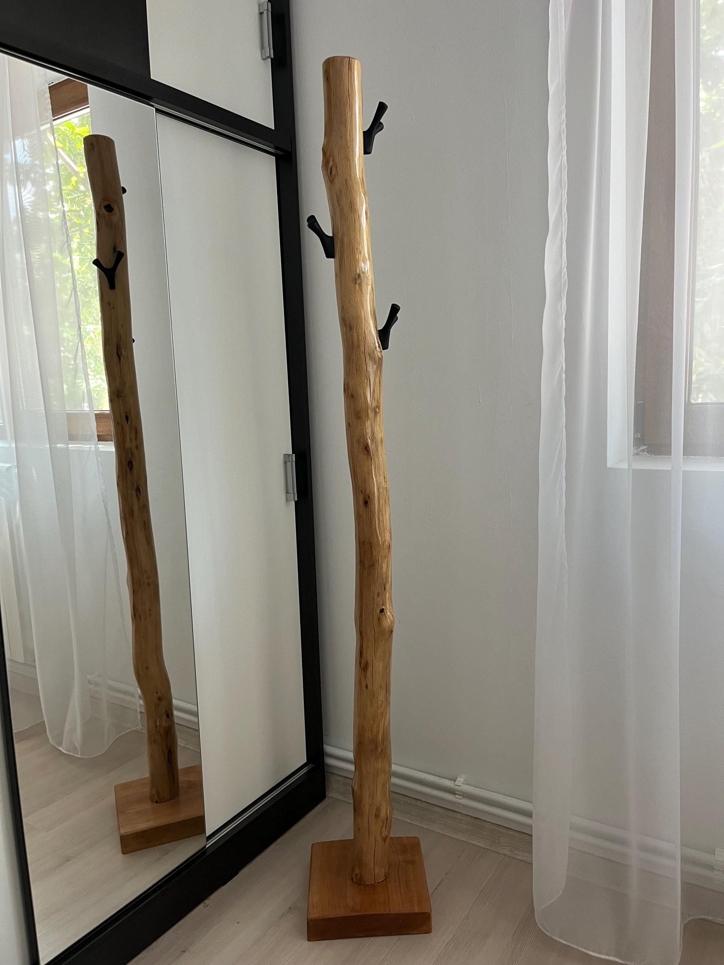 Rustic Oak Free-Standing Coat Rack – Solid Wood with Black Metal Hooks – Handmade Entryway Stand